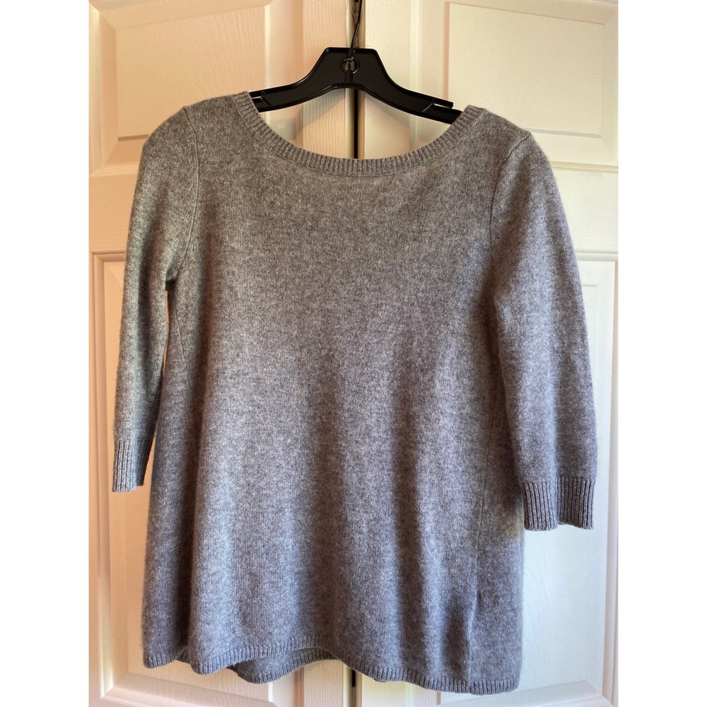 Barrow & Grove, gray cashmere, XS sweater with back bow detail.